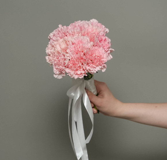 Букет невесты из розового диантуса