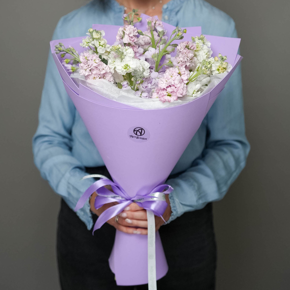 Букет из 15 маттиол микс в фоамиране