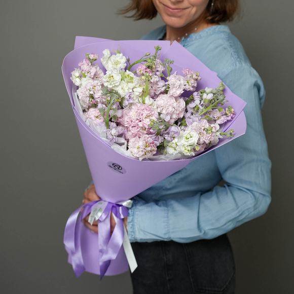 Букет из 25 маттиол микс в фоамиране