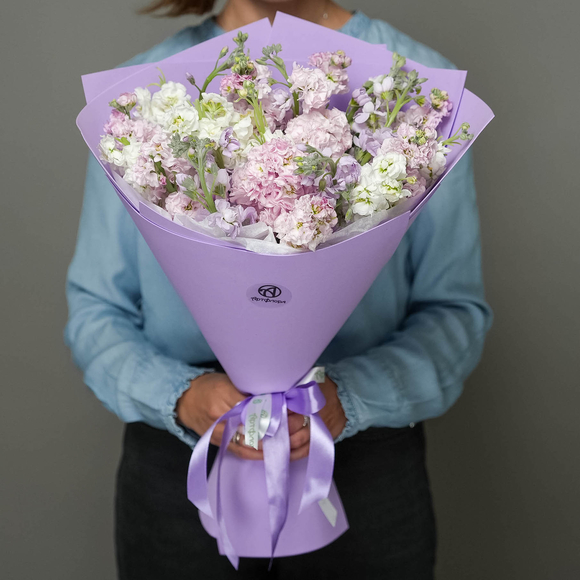 Букет из 25 маттиол микс в фоамиране