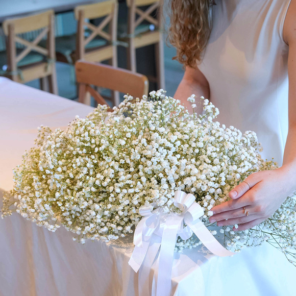 Свадебная композиция на стол жениха и невесты из гипсофилы