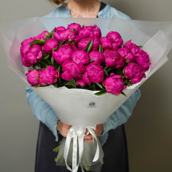 Букет из 25 малиновых пионов (Россия)