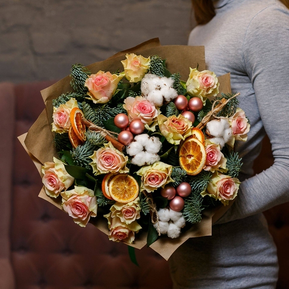 Новогодний букет из 15 розовых роз 50 см (Кения)