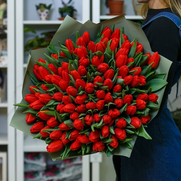 Букет из 101 красного тюльпана