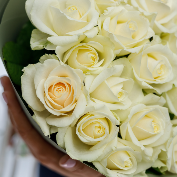 Букет из 15 белых роз 50 см (Россия)