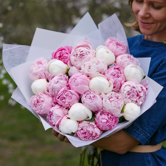 Букет из 25 пионов микс (Голландия)