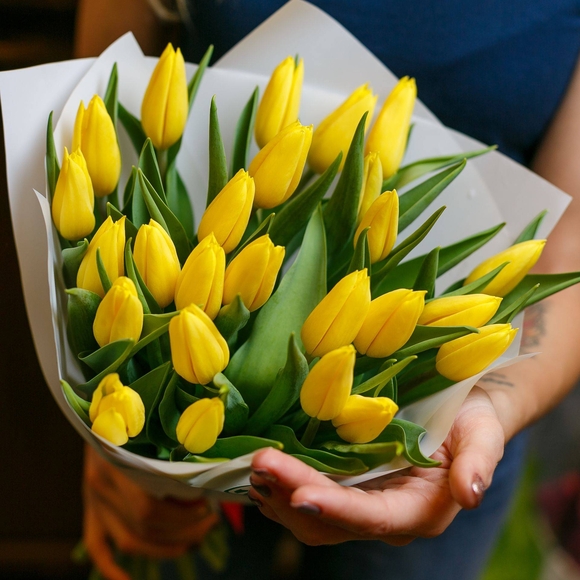 Букет из 25 желтых тюльпанов
