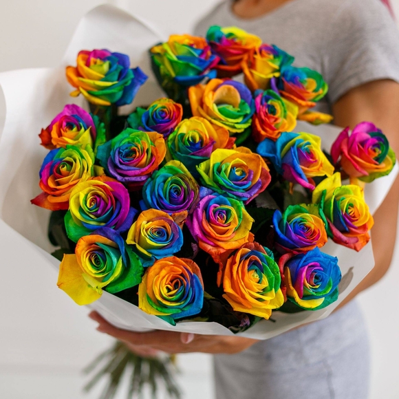 Букет из 25 радужных роз 70 см (Эквадор)