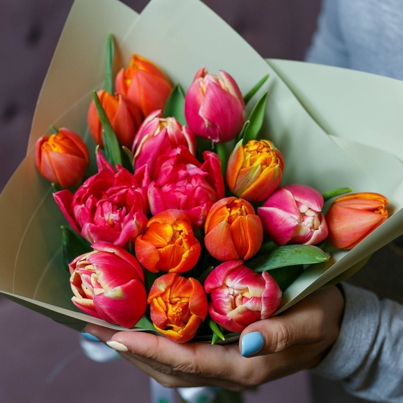 Букет из 15 пионовидных тюльпанов