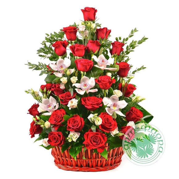 Корзина с розами и орхидеями