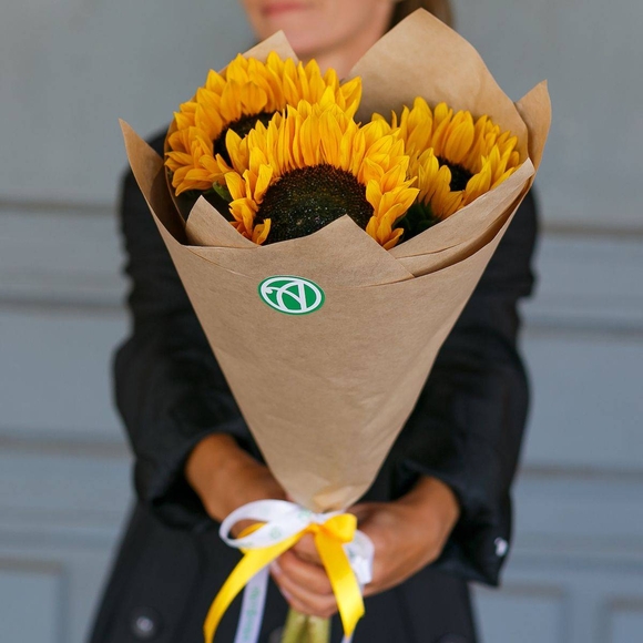 Букет из 3 подсолнухов