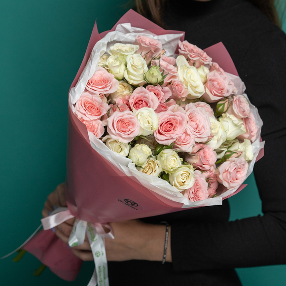 Букет из 11 кустовых роз нежный микс