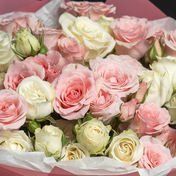 Букет из 11 кустовых роз нежный микс