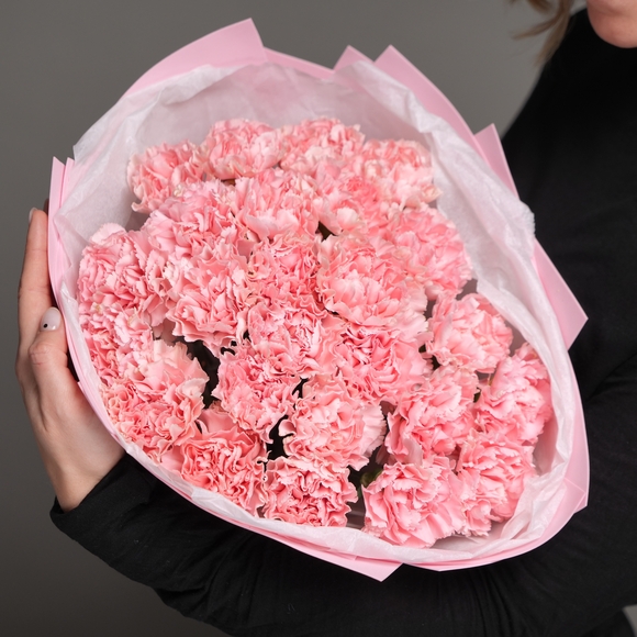 Букет из 25 розовых гвоздик (диантусов) в фоамиране