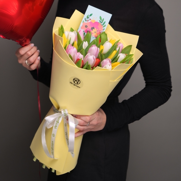 Набор размер L с букетом 35 тюльпанов яркий микс в фоамиране