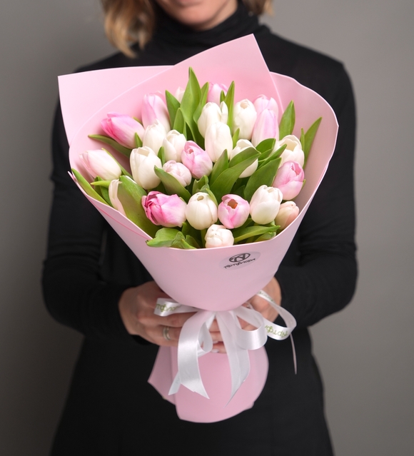 Букет из 25 тюльпанов нежный микс (Голландия) в фоамиране