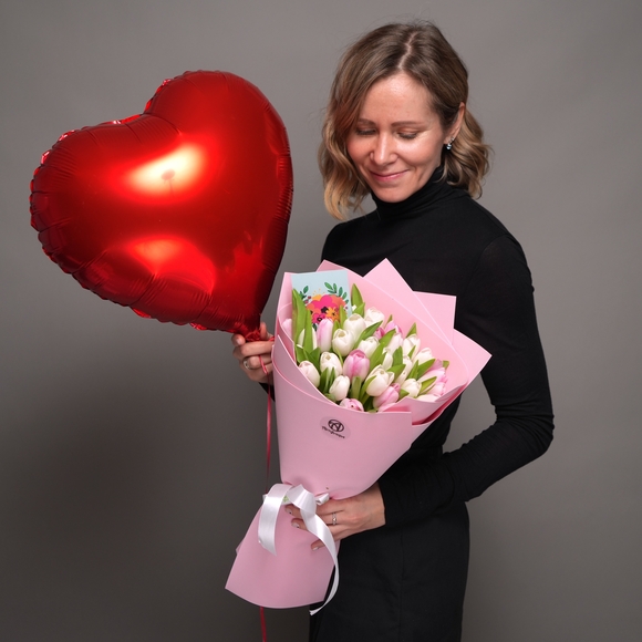 Набор размер M с букетом 25 тюльпанов нежный микс в фоамиране