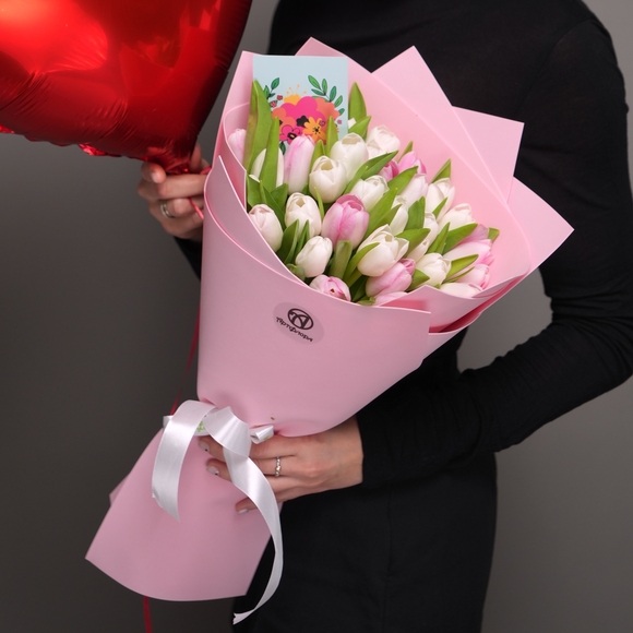 Набор размер M с букетом 25 тюльпанов нежный микс в фоамиране