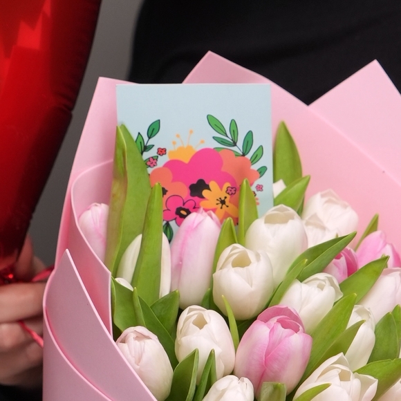 Набор размер M с букетом 25 тюльпанов нежный микс в фоамиране