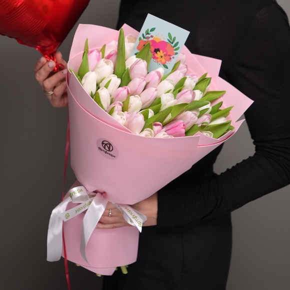 Набор размер XL с букетом 51 тюльпана нежный микс в фоамиране