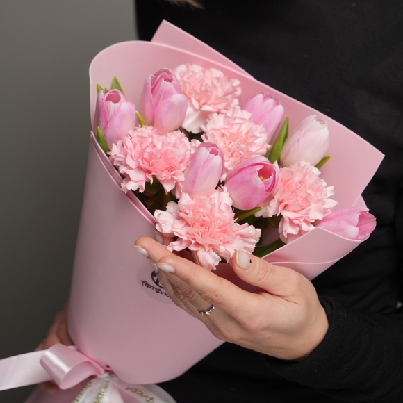 Букет из розовых тюльпанов и диантусов - S в фоамиране