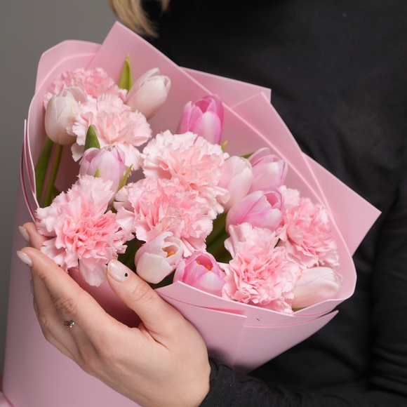 Букет из розовых тюльпанов и диантусов - M в фоамиране