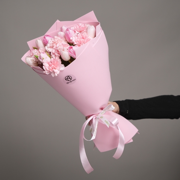 Букет из розовых тюльпанов и диантусов - M в фоамиране