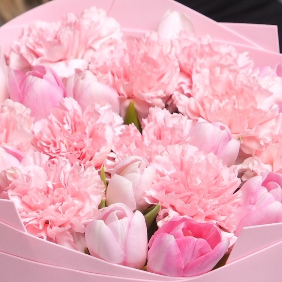 Букет из розовых тюльпанов и диантусов - L в фоамиране