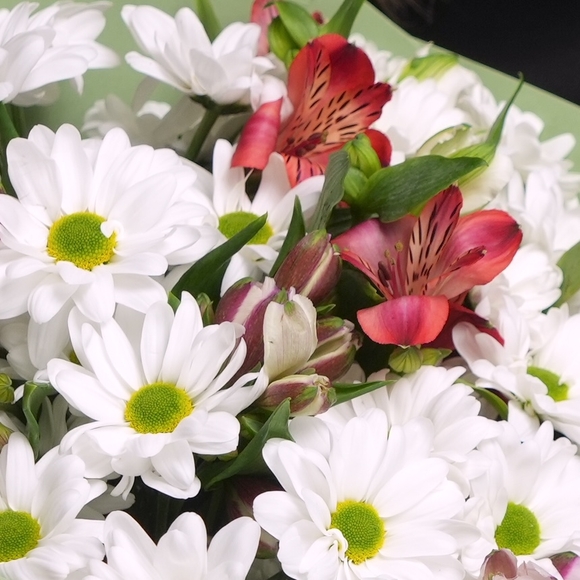 Букет из кустовых хризантем и альстромерий - M в фоамиране