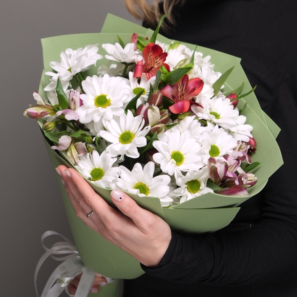 Букет из кустовых хризантем и альстромерий - M в фоамиране