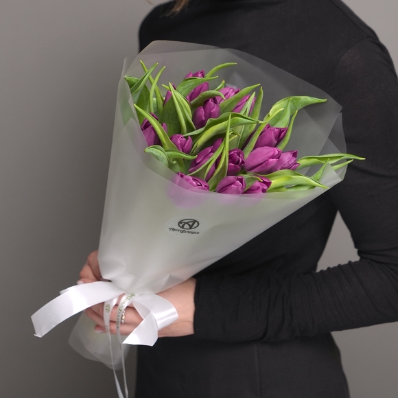 Букет из 15 фиолетовых тюльпанов (Голландия) в корейской упаковке