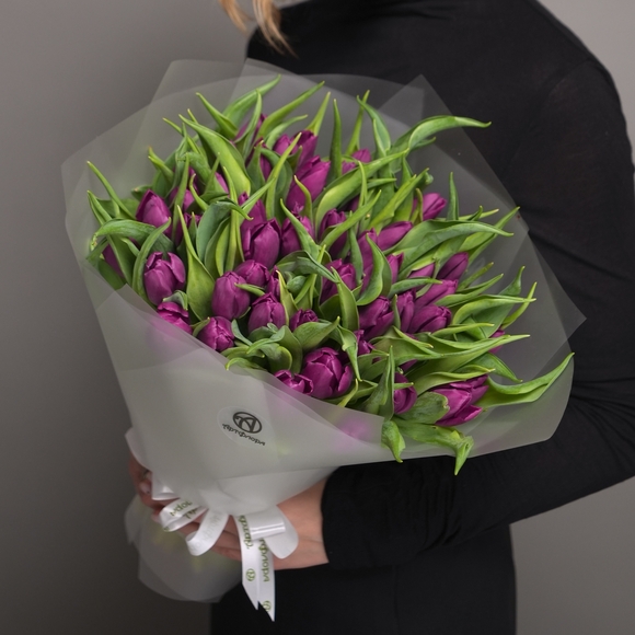 Букет из 51 фиолетового тюльпана (Голландия) в корейской упаковке