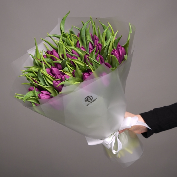 Букет из 51 фиолетового тюльпана (Голландия) в корейской упаковке