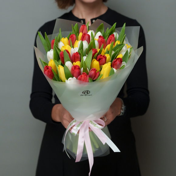Букет из 51 тюльпана яркий микс