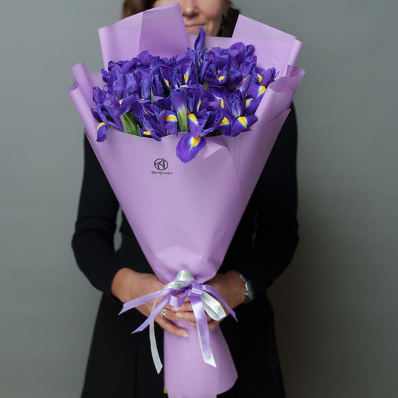 Букет из 35 синих ирисов