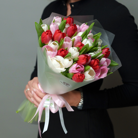 Букет из 35 тюльпанов нежный микс
