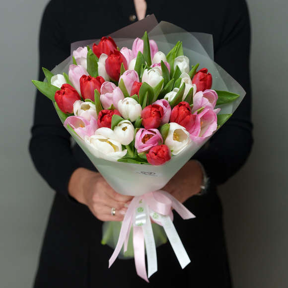 Букет из 35 тюльпанов нежный микс
