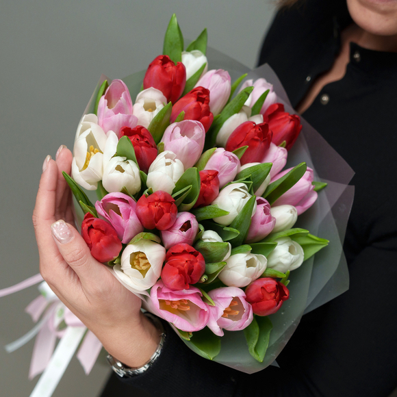 Букет из 35 тюльпанов нежный микс