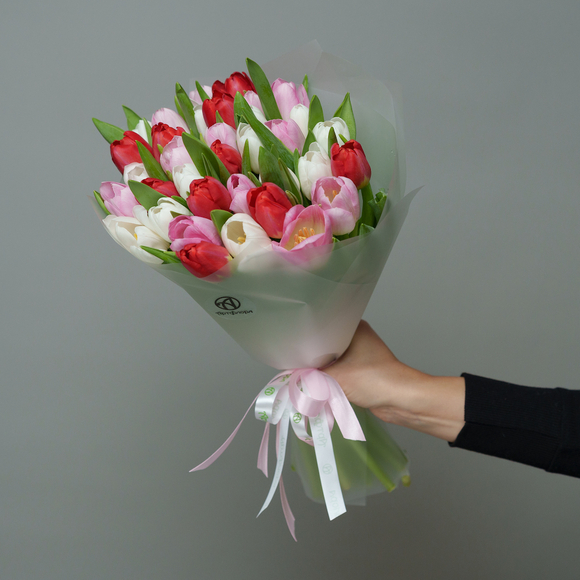 Букет из 35 тюльпанов нежный микс