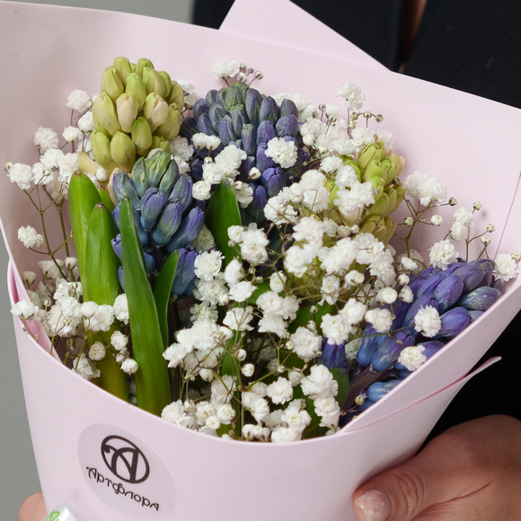 Букет из гиацинтов и гипсофилы - S