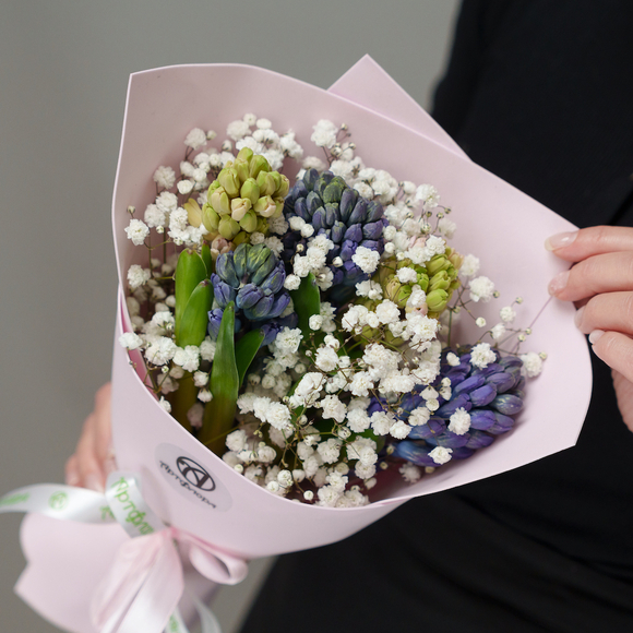Букет из гиацинтов и гипсофилы - S