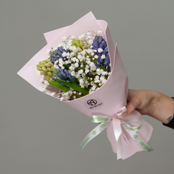 Букет из гиацинтов и гипсофилы - S