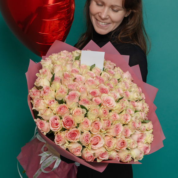 Набор размер ХХL с букетом 101 светло-розовая роза Кения (50 см)