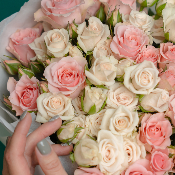 Букет из 25 кустовых роз микс