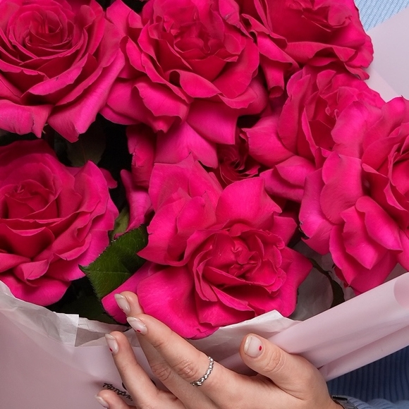 Букет из 9 малиновых французских роз в корейской упаковке