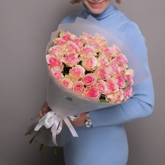 Букет из 35 светло-розовых роз 50 см (Кения) в корейской матовой упаковке