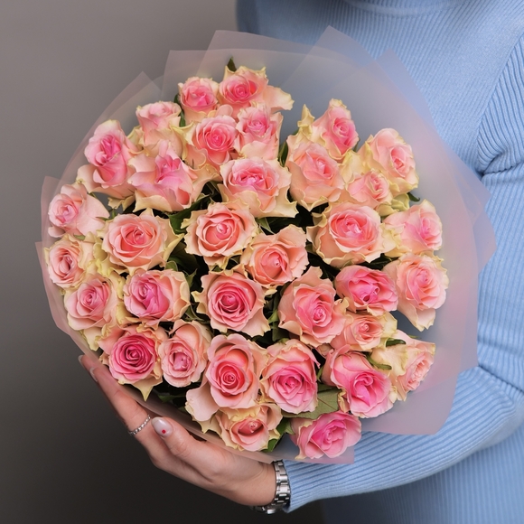 Букет из 35 светло-розовых роз 50 см (Кения) в корейской матовой упаковке