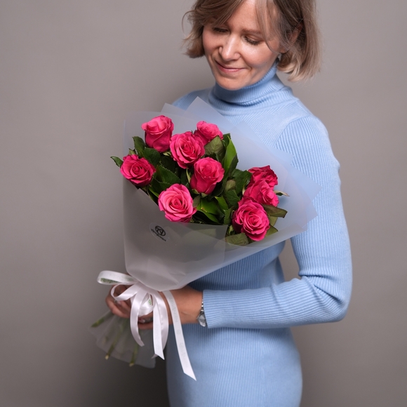 Малиновый букет-комплимент в корейской матовой упаковке