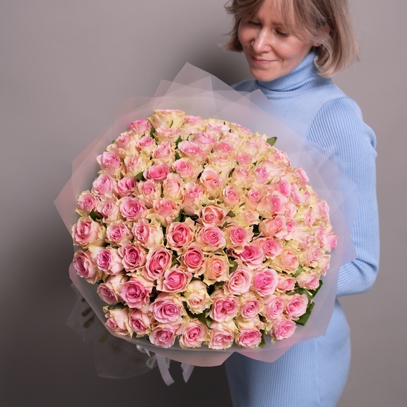 Букет из 101 светло-розовой розы 50 см (Кения) в корейской матовой упаковке