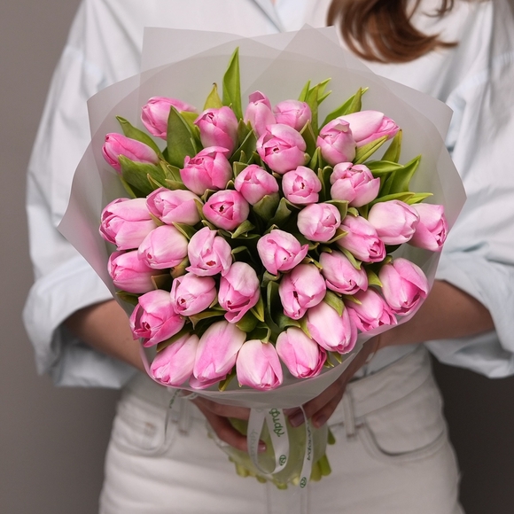 Букет из 35 розовых тюльпанов (Голландия) в корейской матовой упаковке